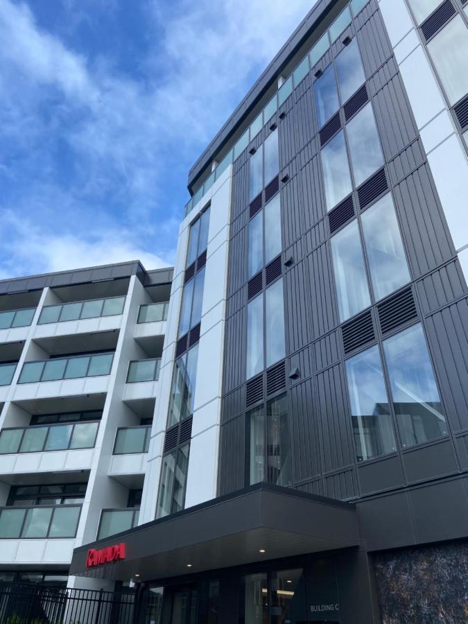 Ramada By Wyndham Newmarket Оукланд Екстериор снимка
