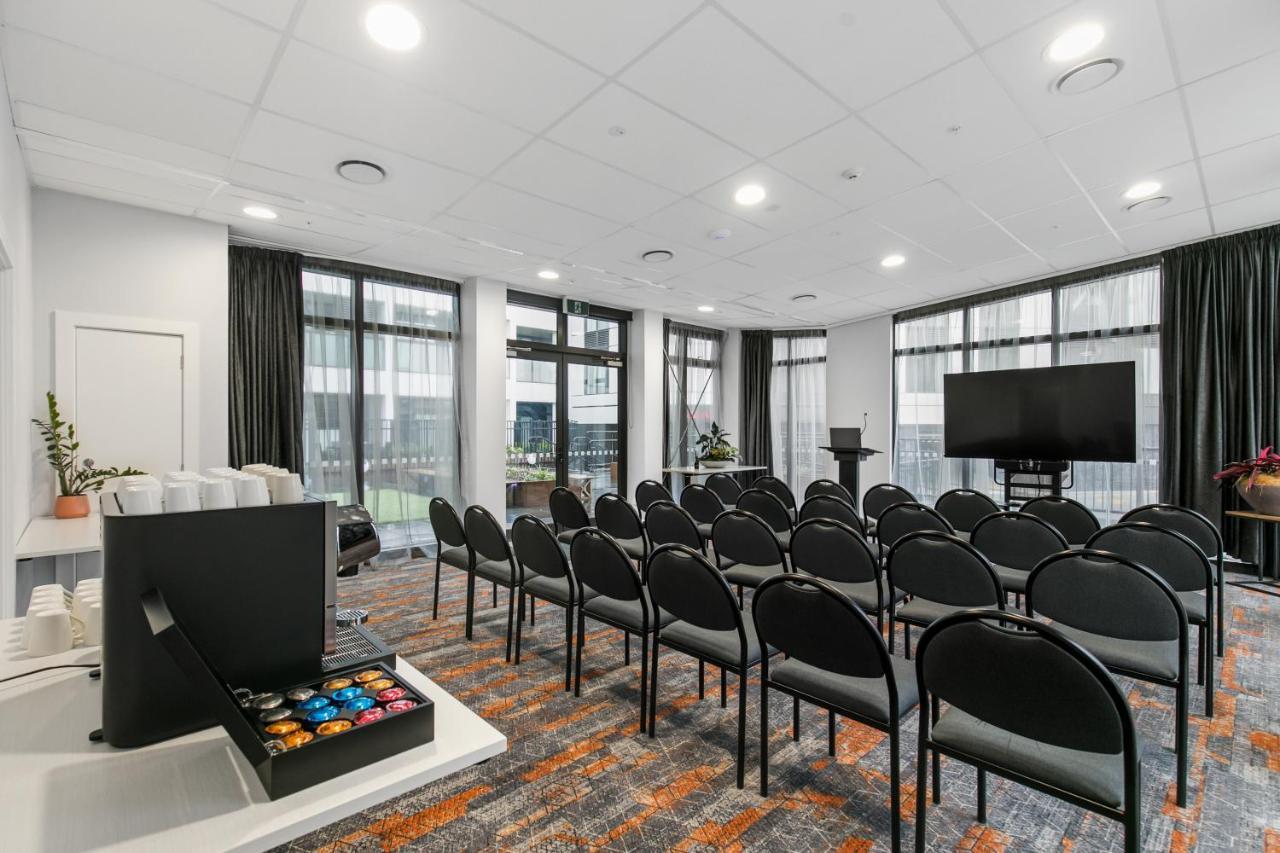 Ramada By Wyndham Newmarket Оукланд Екстериор снимка