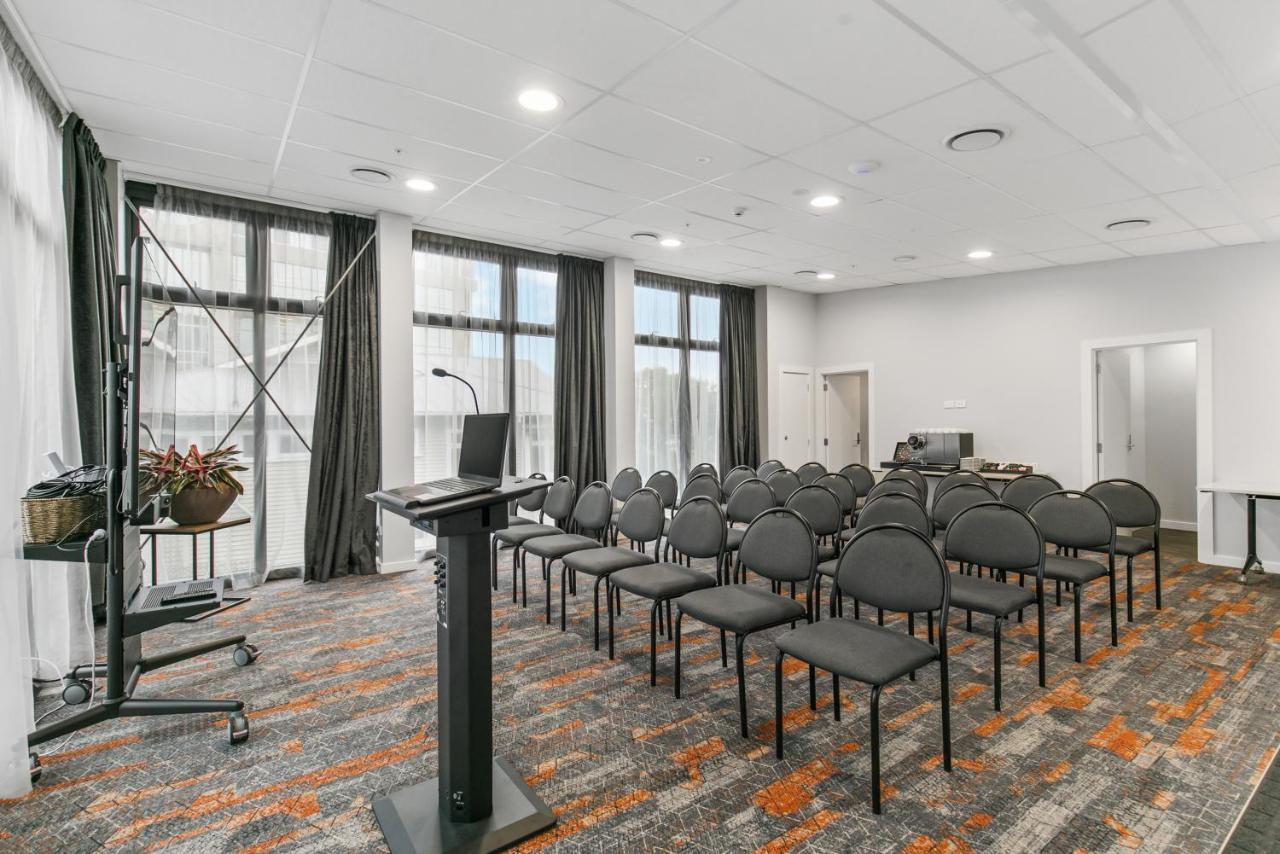Ramada By Wyndham Newmarket Оукланд Екстериор снимка