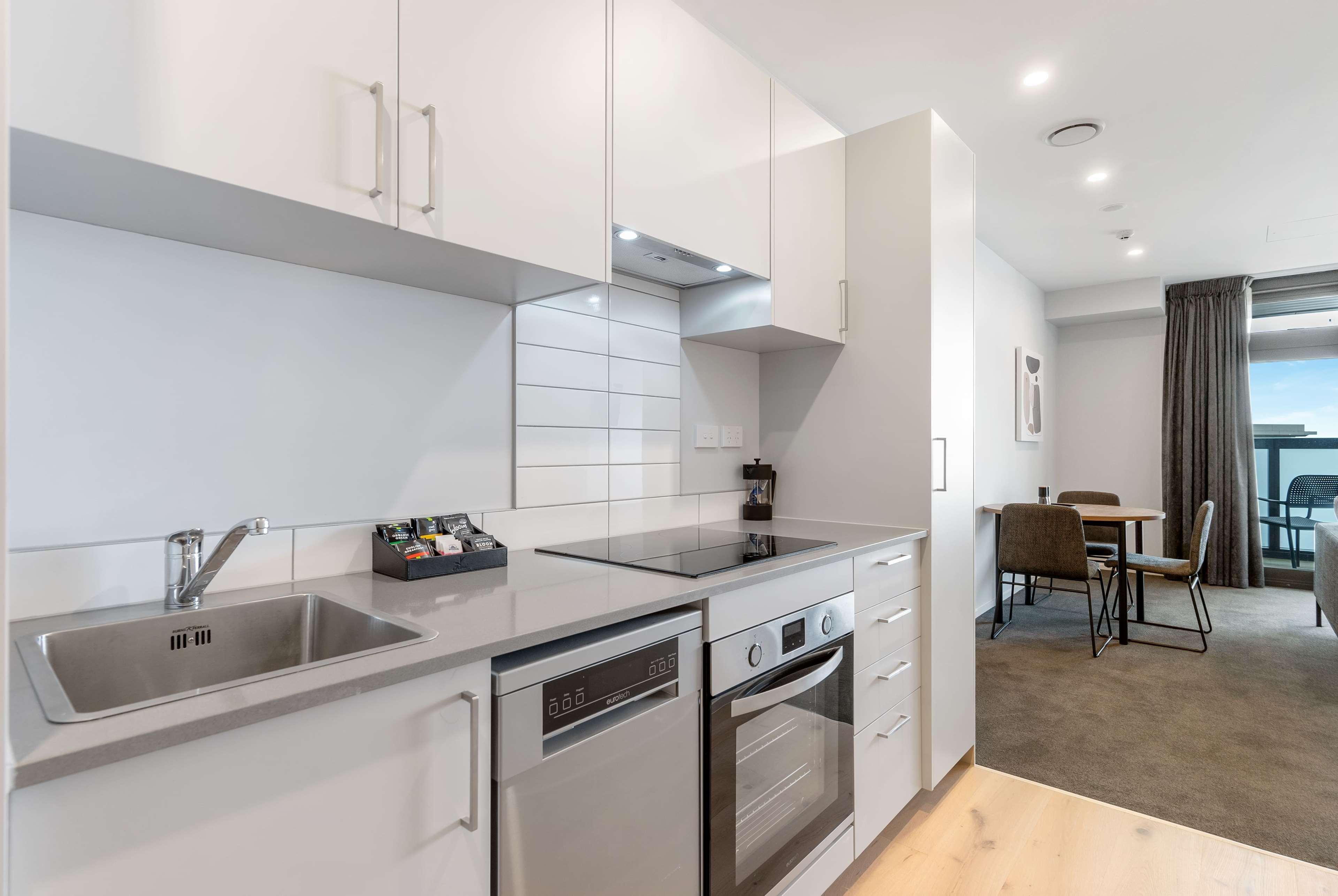 Ramada By Wyndham Newmarket Оукланд Екстериор снимка