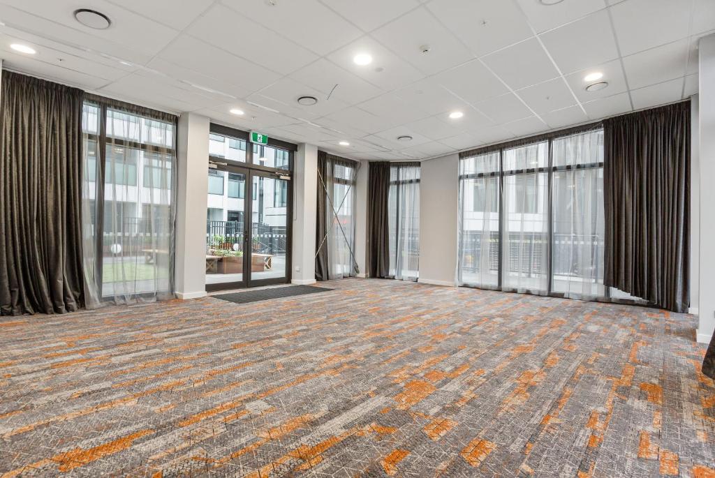 Ramada By Wyndham Newmarket Оукланд Екстериор снимка