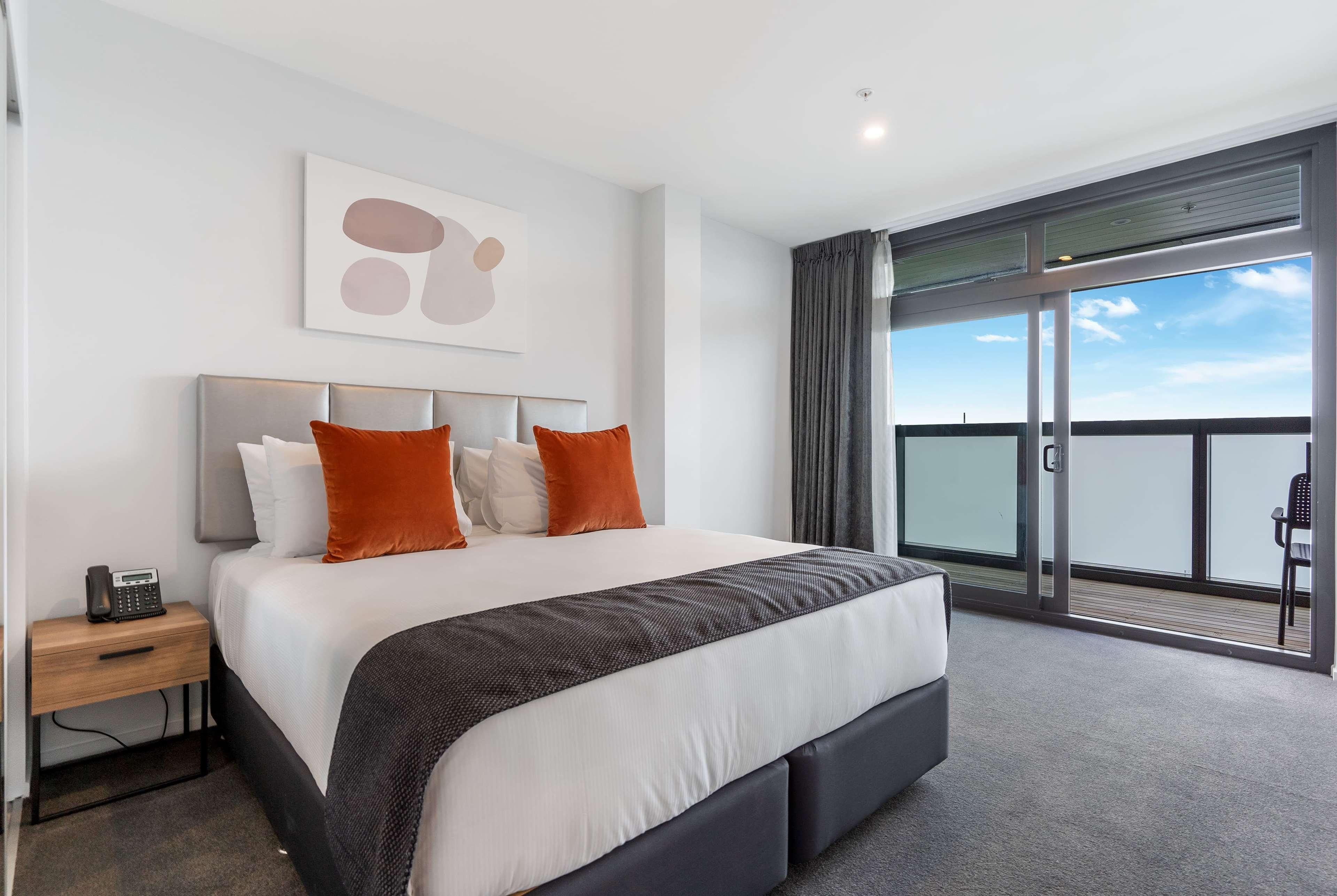 Ramada By Wyndham Newmarket Оукланд Екстериор снимка