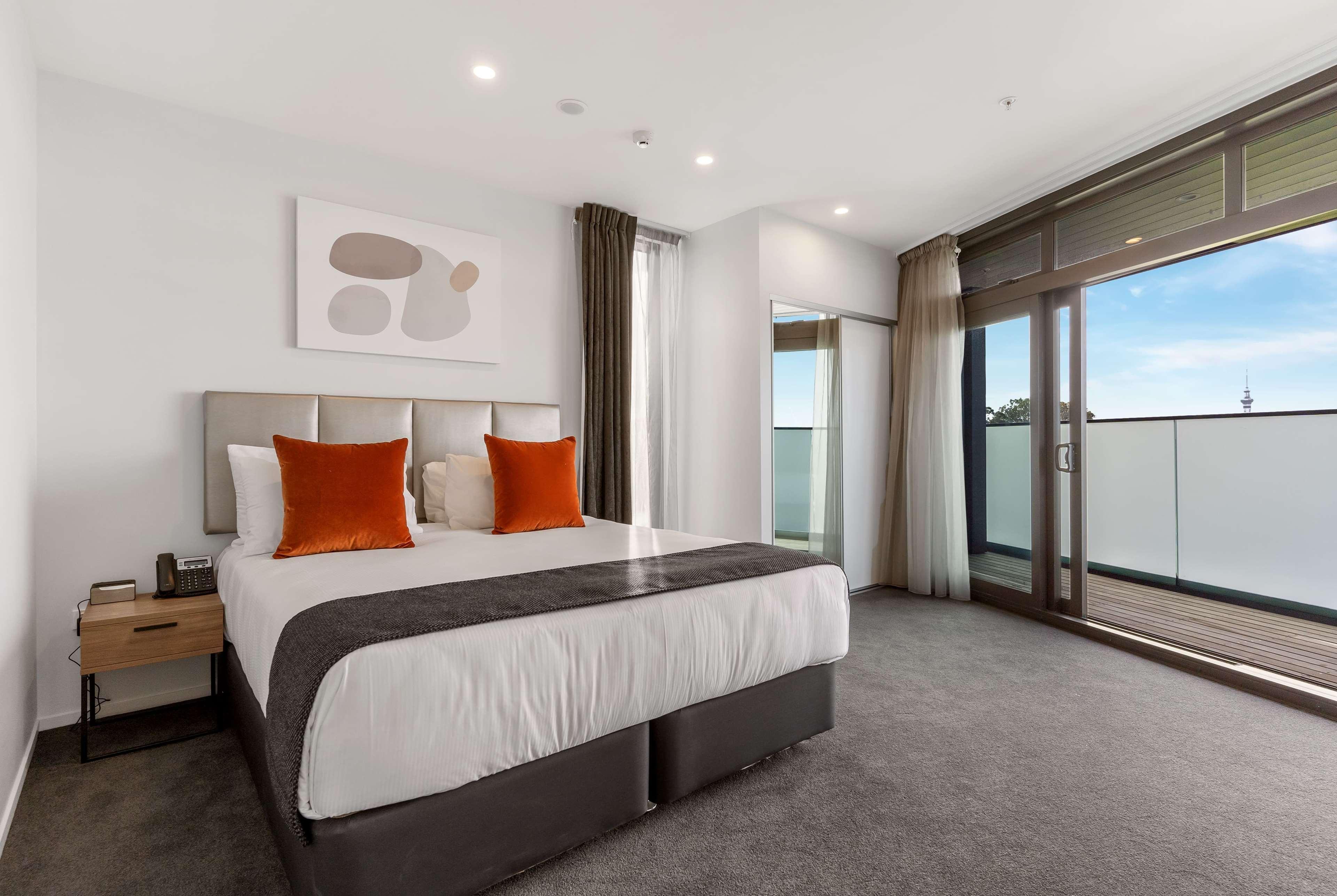 Ramada By Wyndham Newmarket Оукланд Екстериор снимка